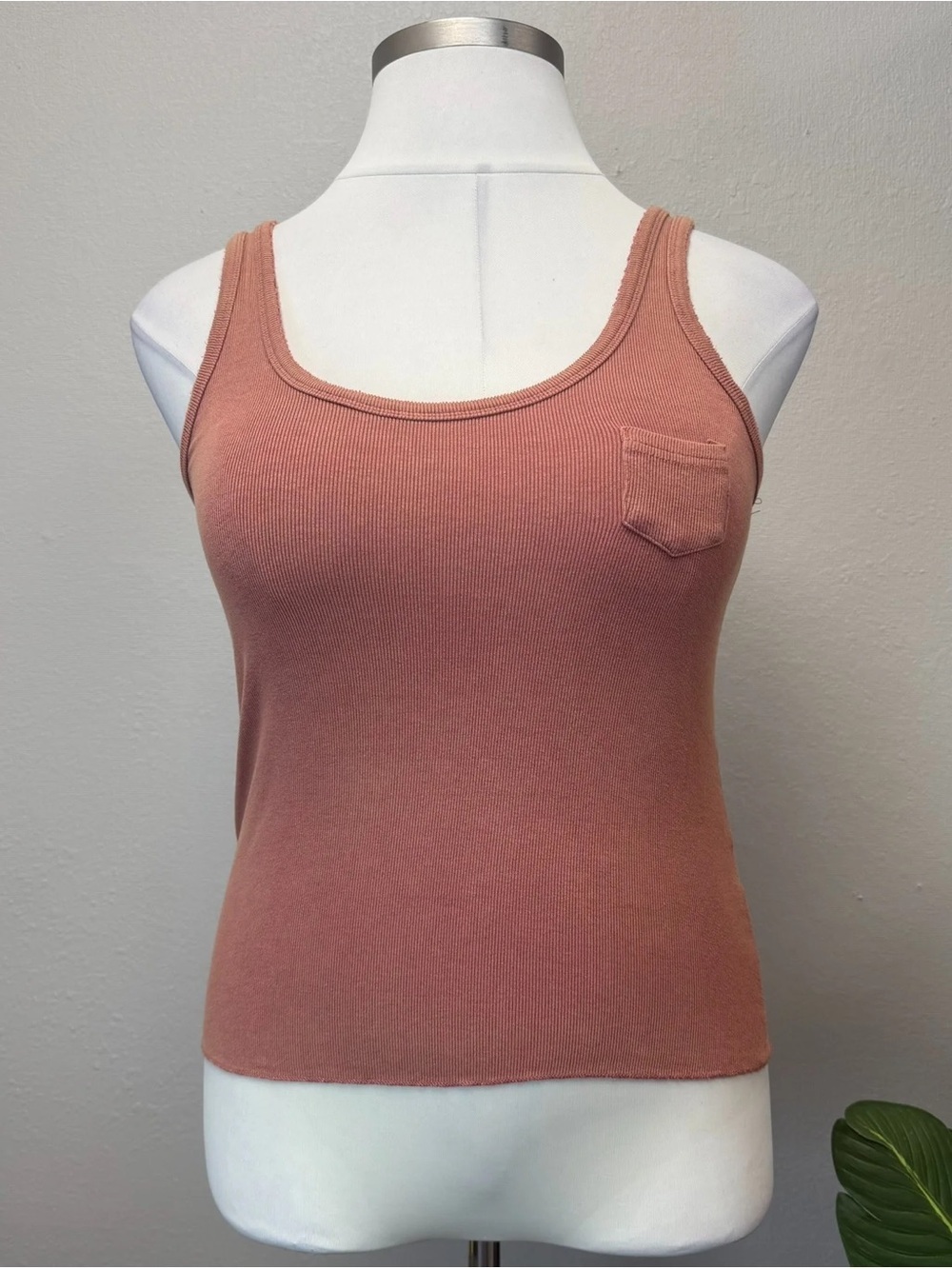 POL Orange Scoop Neck Ribbed Tank Top - Size Large